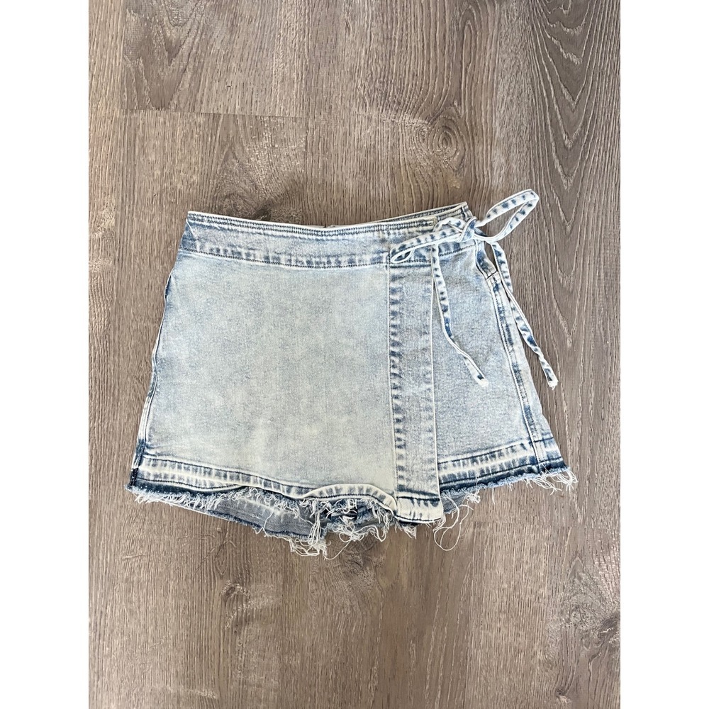SO Light Wash Denim Wrap Skort with Side Tie and Frayed Hem Size 5